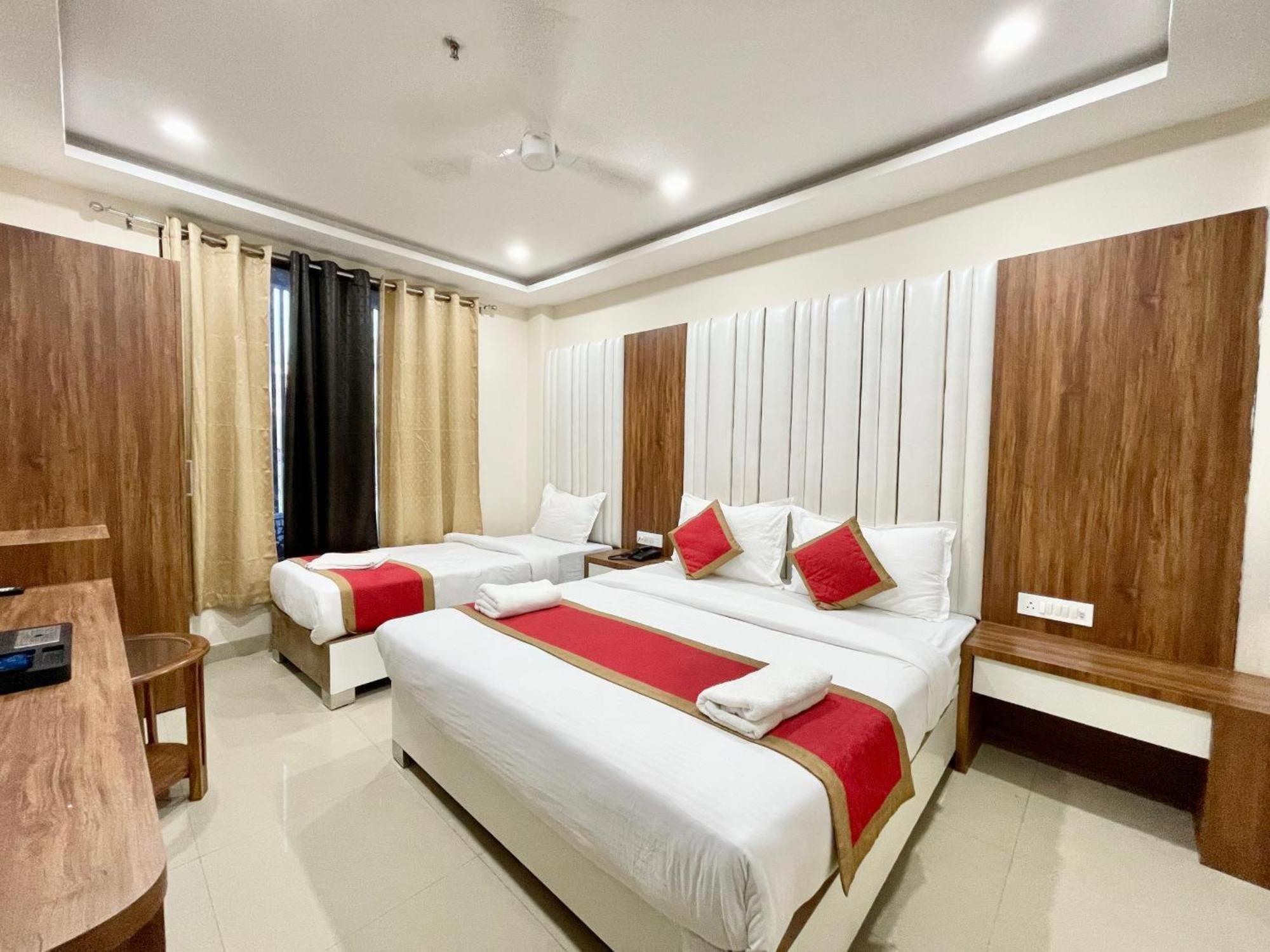 Shree Radha Krishna Hotel