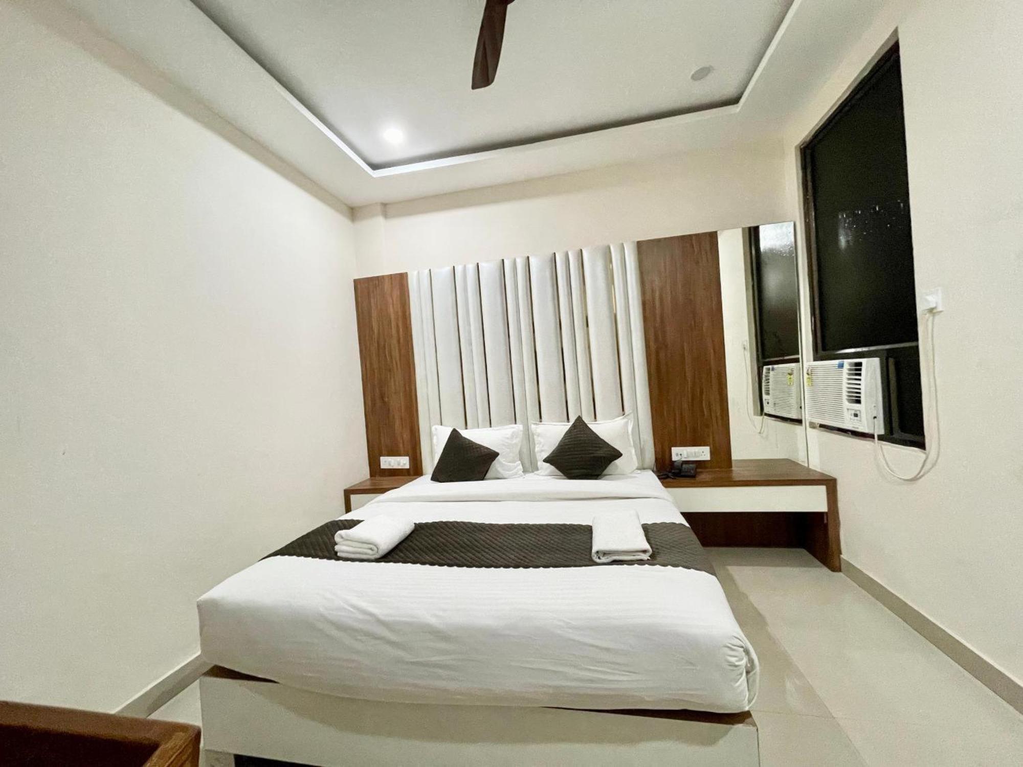 Shree Radha Krishna Hotel