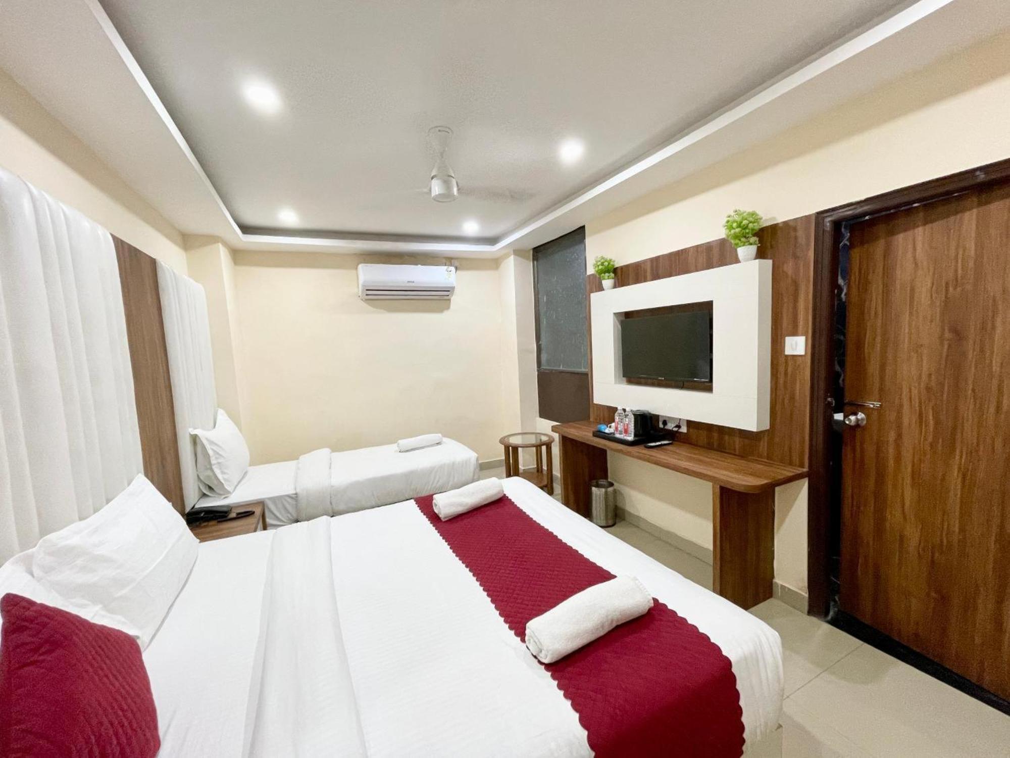Shree Radha Krishna Hotel